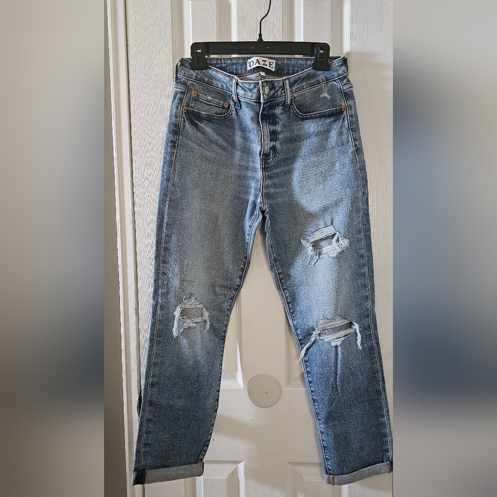 Daze Brand NWOT Women's Distressed Blue Jeans Sz. 29